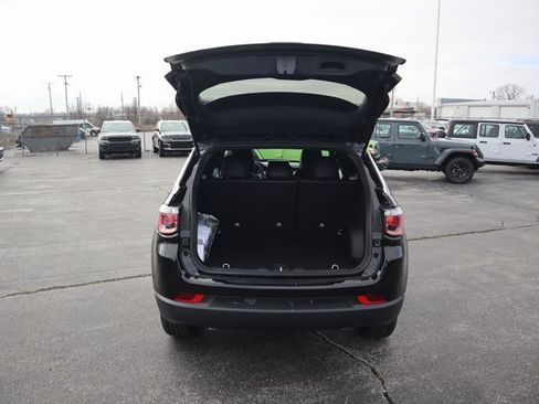 New 2026 Jeep Compass Latitude image 22