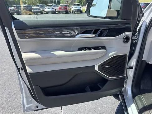 Used 2022 Jeep Wagoneer Series II w/ Premium Group I RWD image 8