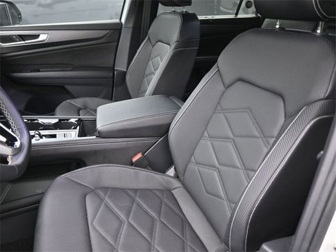 Certified 2024 Volkswagen Atlas Cross Sport SE image 19