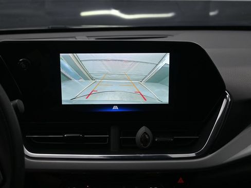 Used 2025 Chevrolet Trax LT FWD image 14