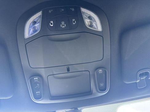 Used 2019 Chrysler Pacifica Touring-L Plus w/ Advanced Safetytec Group FWD image 18