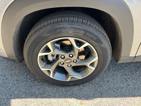 Used 2025 Chevrolet Trax LT image 23