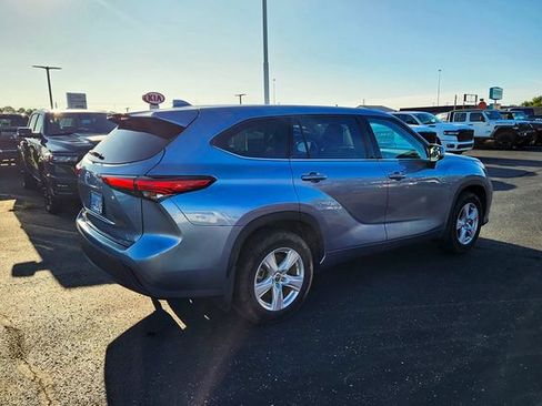 Used 2020 Toyota Highlander LE AWD/4WD image 25