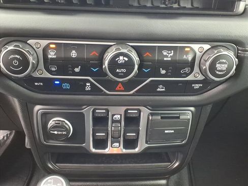 Certified 2025 Jeep Wrangler Unlimited Sahara image 8