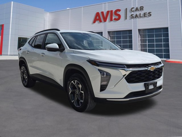 Used 2025 Chevrolet Trax LT w/ LT Convenience Package FWD image 3