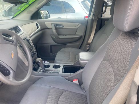 Used 2015 Chevrolet Traverse LS FWD image 12
