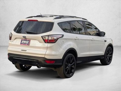 Used 2017 Ford Escape SE w/ Equipment Group 201A image 5