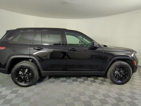 New 2025 Jeep Grand Cherokee Altitude image 3