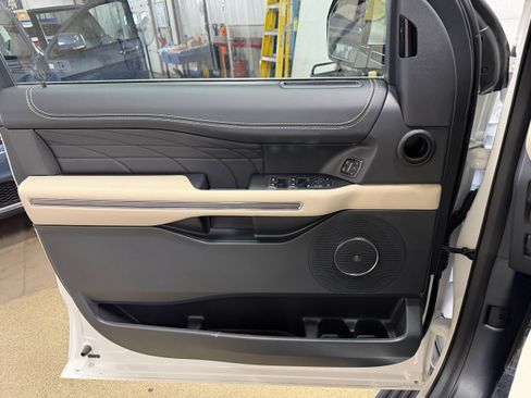 Used 2024 Ford Expedition Max Platinum AWD/4WD image 14