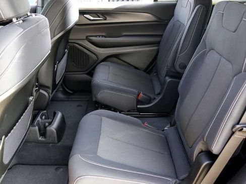 New 2025 Jeep Grand Cherokee L Laredo image 18