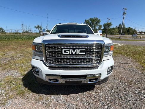 Used 2019 GMC Sierra 2500 Denali w/ Duramax Plus Package AWD/4WD image 2
