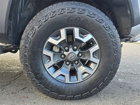Certified 2023 Toyota Tacoma TRD Off-Road image 9