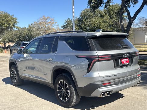 Used 2025 Chevrolet Traverse Z71 w/ Driver Confidence Package image 10