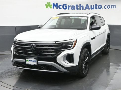 Used 2025 Volkswagen Atlas Peak Edition SE AWD/4WD image 24