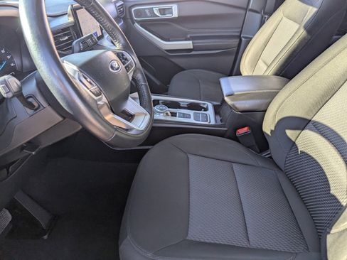 Used 2022 Ford Explorer XLT image 9