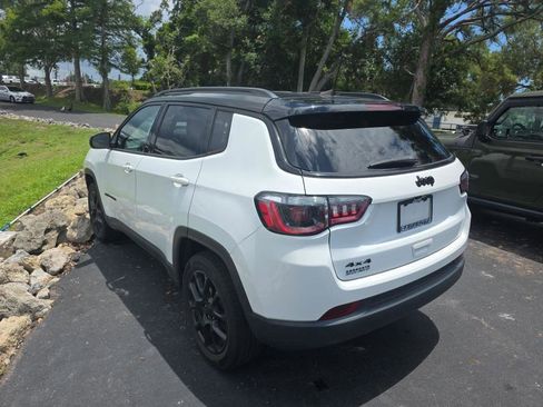 Used 2023 Jeep Compass Latitude AWD/4WD image 4