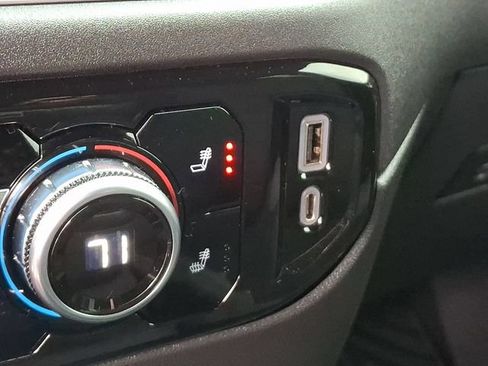 Used 2022 GMC Sierra 1500 SLE AWD/4WD image 16