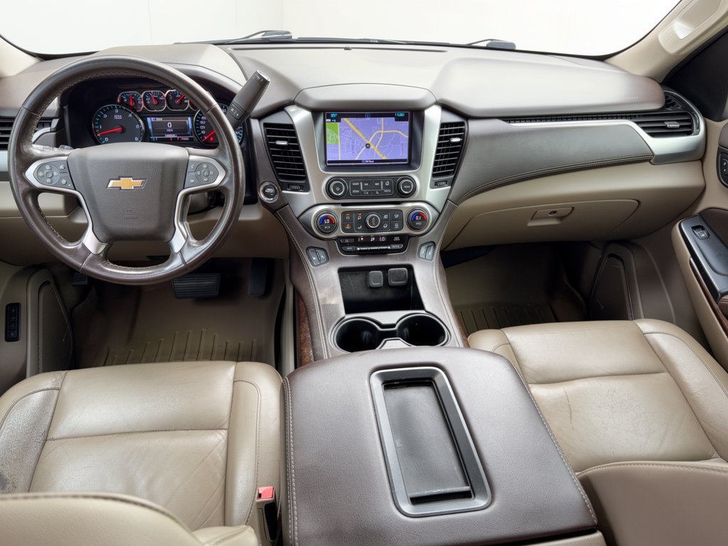Used 2020 Chevrolet Suburban LT w/ Luxury Package RWD image 17