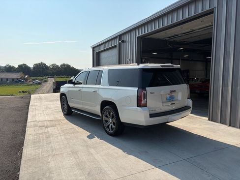 Used 2015 GMC Yukon XL SLT w/ Open Road Package AWD/4WD image 3