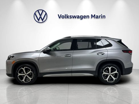New 2026 Volkswagen Tiguan SE FWD image 2