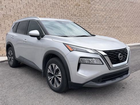 Used 2023 Nissan Rogue SV w/ SV Premium B Package FWD image 3