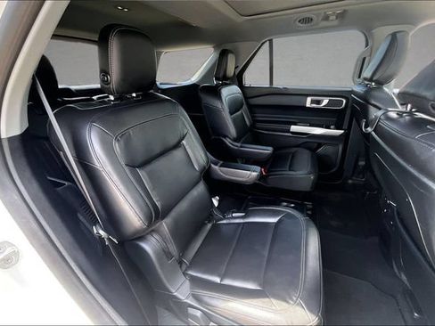 Used 2020 Ford Explorer XLT w/ Equipment Group 202A AWD/4WD image 26