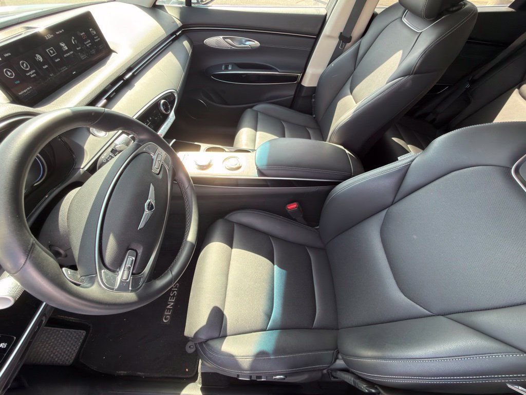 Used 2025 Genesis GV70 2.5T AWD/4WD image 10