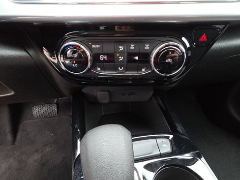 Certified 2025 Chevrolet Trax LT w/ Driver Confidence Package image 23