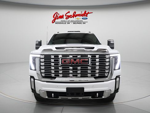 Used 2026 GMC Sierra 3500 Denali w/ Denali Reserve Package AWD/4WD image 3