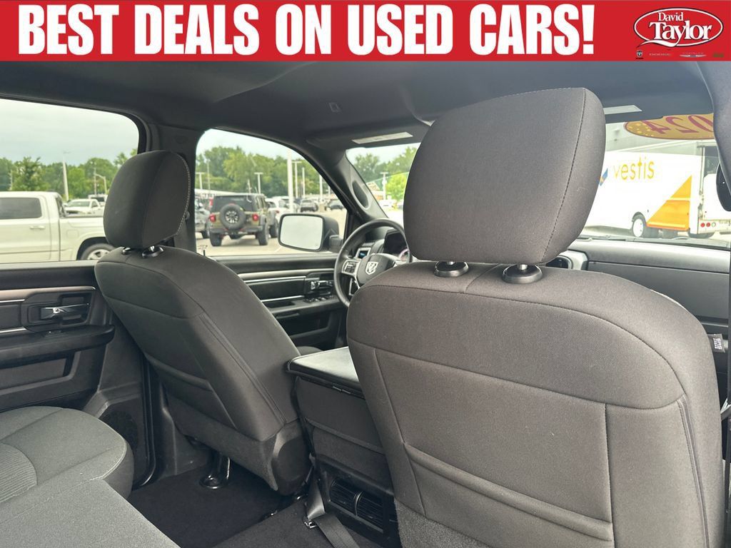 Used 2024 RAM 1500 Warlock AWD/4WD image 32