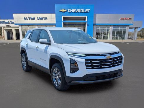 New 2026 Chevrolet Equinox LT w/ Convenience Package II FWD image 3