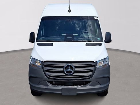 Used 2025 Mercedes-Benz Sprinter 2500 image 2