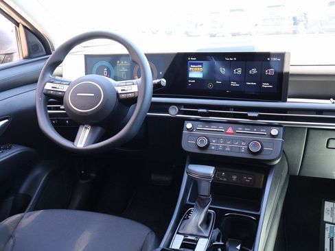 New 2025 Hyundai Tucson SE image 14