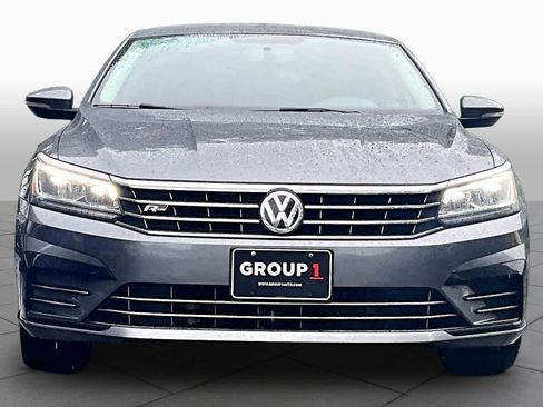 Used 2017 Volkswagen Passat 1.8T R-Line FWD image 4