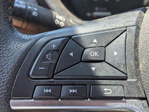 Used 2024 Nissan Kicks SR w/ SR Premium Package FWD image 11