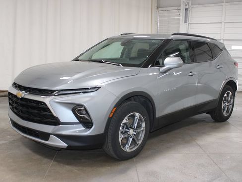 Used 2024 Chevrolet Blazer LT w/ Convenience Package FWD image 4