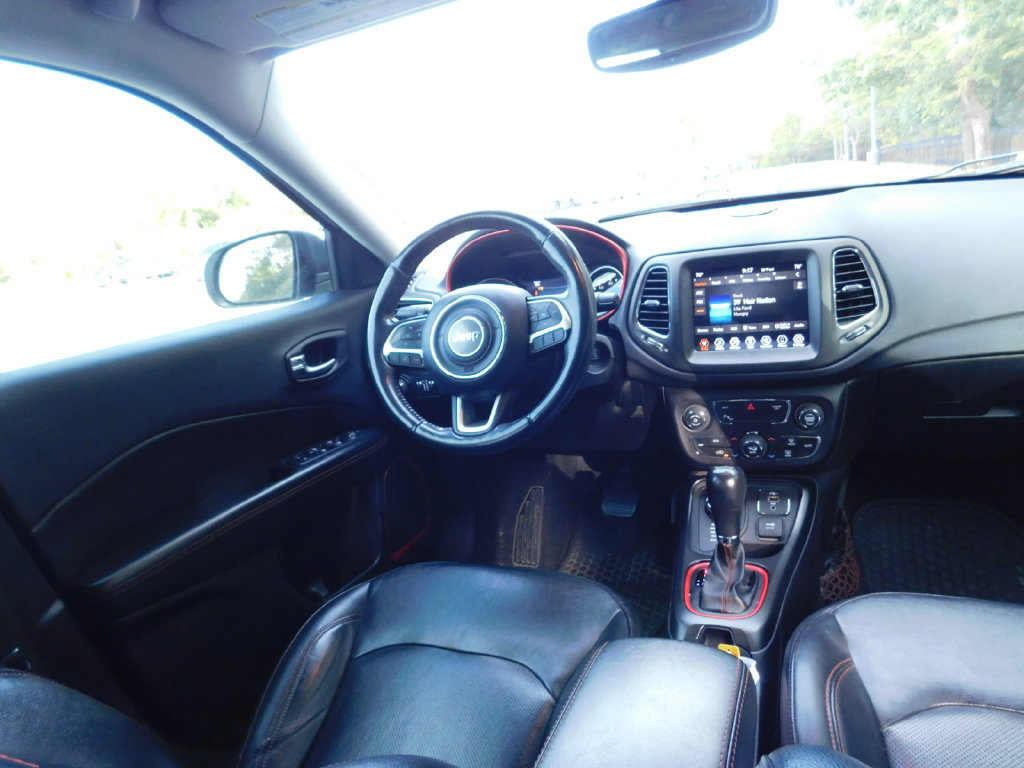 Used 2019 Jeep Compass Trailhawk w/ Leather Interior Group AWD/4WD image 2