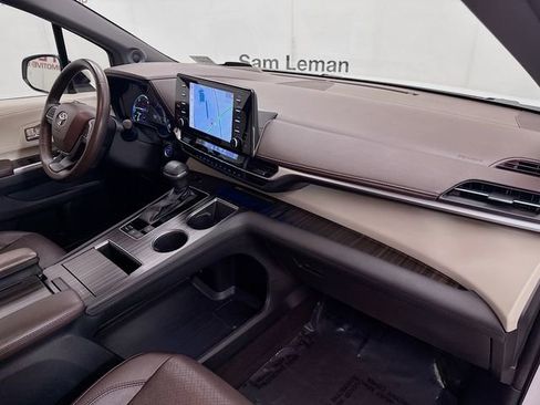 Used 2021 Toyota Sienna Platinum image 32