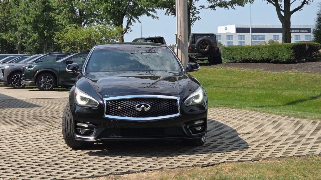 Used 2017 INFINITI Q70 3.7 w/ Sport Package AWD/4WD image 3
