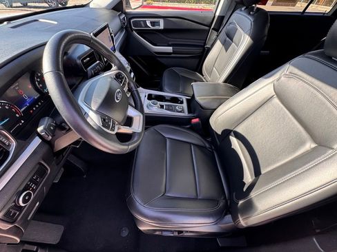 Used 2023 Ford Explorer XLT w/ Equipment Group 202A image 11