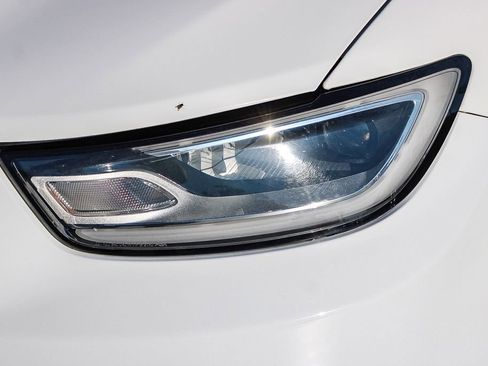 Used 2022 Chrysler Pacifica Touring-L image 7