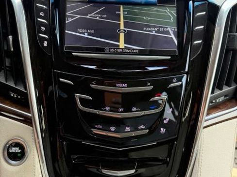 Used 2017 Cadillac Escalade ESV Luxury AWD/4WD image 24