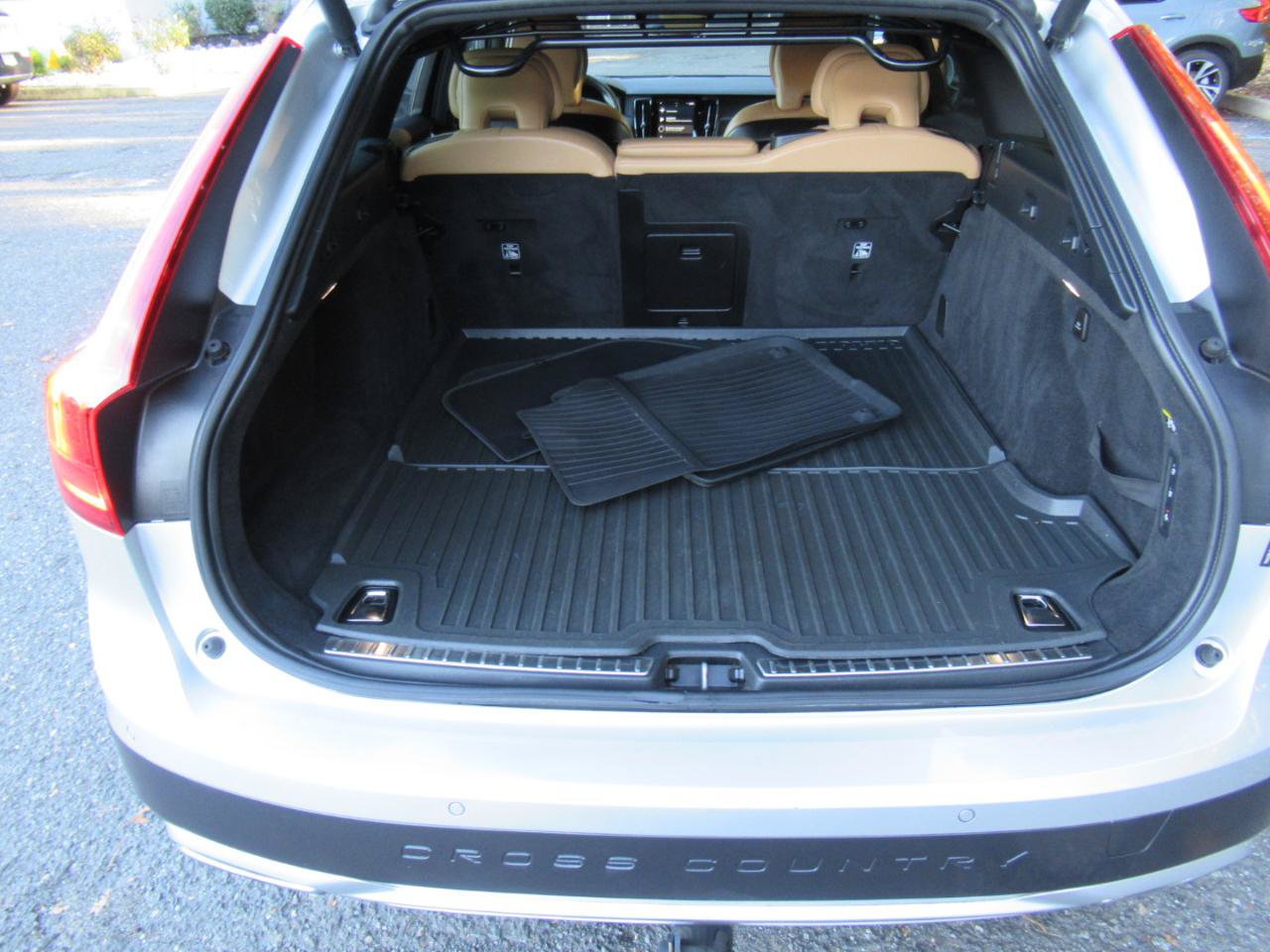 Used 2019 Volvo V90 T6 Cross Country w/ Advanced Package AWD/4WD image 13