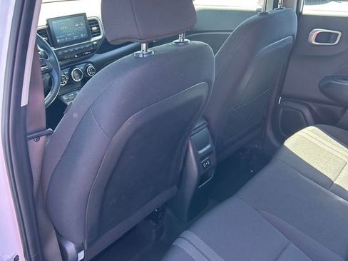 Used 2025 Hyundai Venue SEL image 17