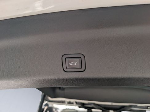 Used 2024 Chevrolet Tahoe High Country AWD/4WD image 15