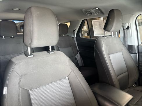Used 2022 Ford Explorer XLT AWD/4WD image 34