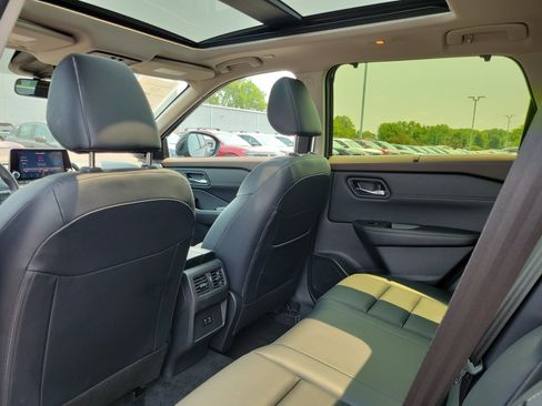 Used 2023 Nissan Rogue SV w/ SV Premium B Package AWD/4WD image 14