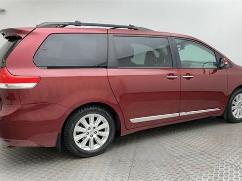 Used 2014 Toyota Sienna Limited image 2