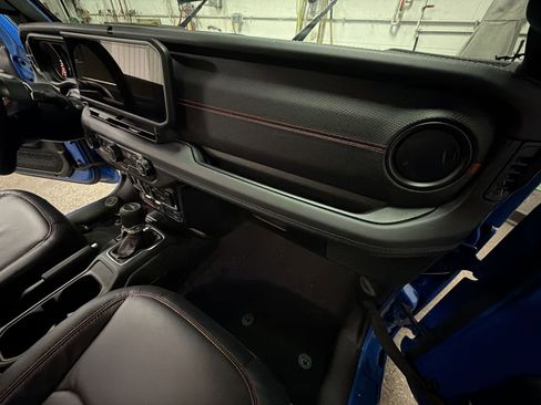 Used 2024 Jeep Gladiator Rubicon w/ Technology Group image 27