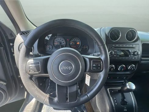 Used 2017 Jeep Patriot Latitude AWD/4WD image 21